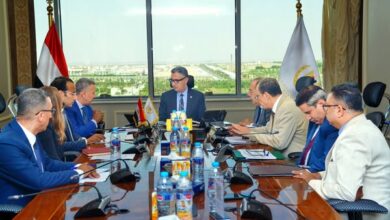 فاروق يجتمع مع رئيس مجلس إدارة شركة السكر والصناعات التكاملية لمتابعة خطط التطوير