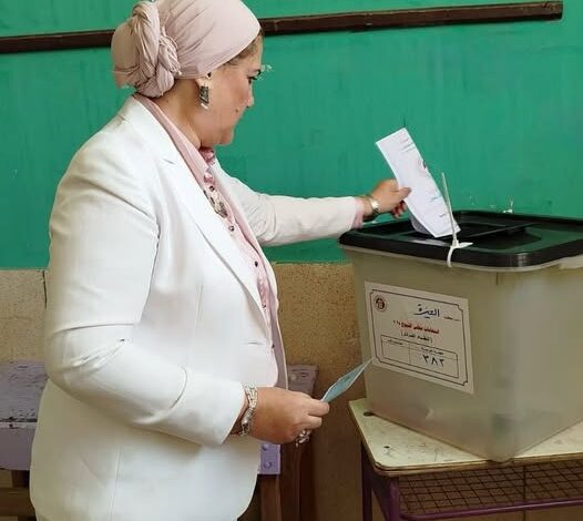 السنباطية تُدلي بصوتها في انتخابات مجلس الشيوخ بمدينة الشيخ زايد.. وتدعو المواطنين للمشاركة الفاعلة