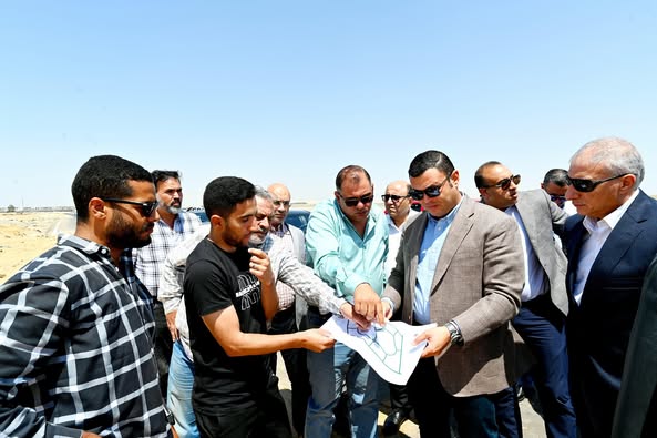 الشربيني يتفقد مشروعات تنفيذ شبكات المرافق بمنطقة جنيفة بمدينة الشروق