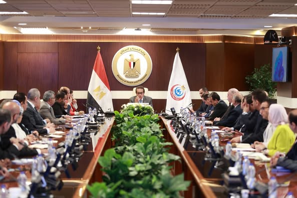 وزير الصحة والسكان يعقد اجتماعه الدوري مع قيادات الوزارة ورؤساء القطاعات والهيئات بحضور مديري المديريات الصحية بجميع المحافظات لمناقشة خطة العمل المقبلة