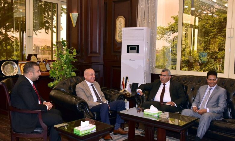 الصحة: مساعد الوزير يبحث مع محافظ الأقصر معدلات الإنجاز والتطوير في المشروعات الصحية بالمحافظة