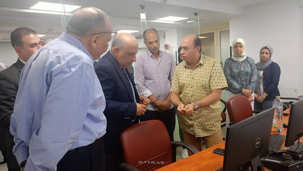 وزير الكهرباء يتفقد مركز تحكم الدقي والمركز الرئيسي للبيانات ويتابع سير العمل على إضافة مصدر تغذية ثالث إلى محطة محولات جزيرة الدهب عبر نهر النيل