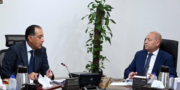 رئيس الوزراء يستعرض الفرص الاستثمارية ببعض الأراضي الفضاء على كورنيش النيل