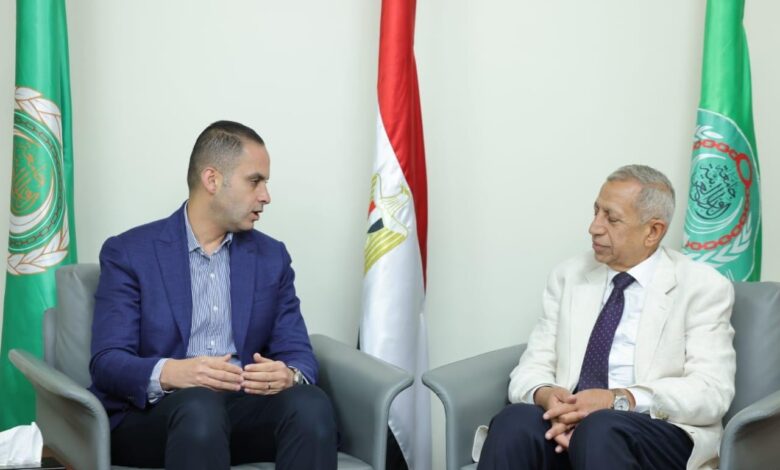 د. الطيب يبحث مع رئيس الأكاديمية العربية للعلوم والتكنولوجيا والنقل البحري سبل التعاون في مجال التدريب وتنمية الكوادر