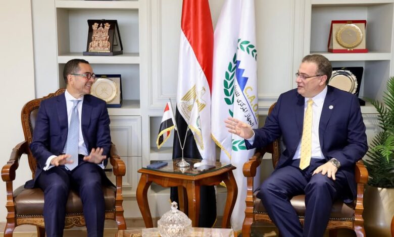 رئيس التنظيم والإدارة يبحث مع وزير الاستثمار والتجارة الخارجية سبل تعزيز التعاون المشترك