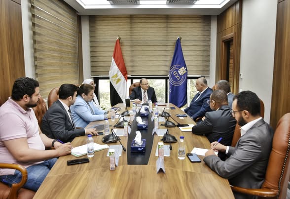 رئيس الدواء المصرية يبحث مع وفد البنك الدولي آليات توطين صناعة المستلزمات الطبية