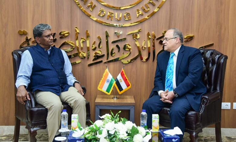 رئيس الدواء المصرية يجتمع مع سفير الهند بالقاهرة لبحث آليات تعزيز التعاون الدوائي ودعم تطوير المنظومة الدوائية