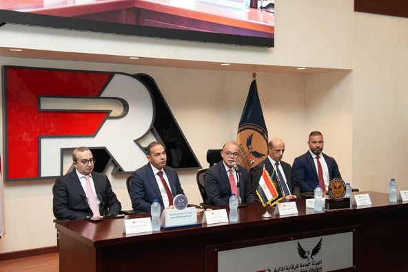 رئيس الرقابة المالية يلتقي قيادات وأعضاء الهيئة عقب قرار فخامة الرئيس السيسي بالتجديد له