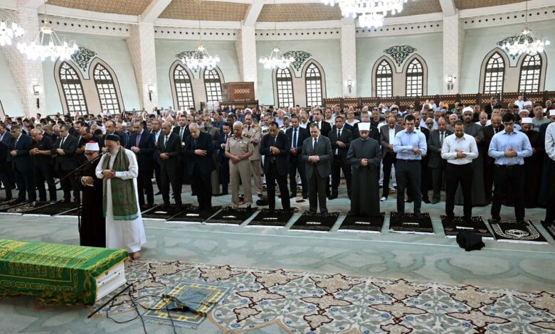 رئيس الوزراء يؤدي صلاة الجنازة على الدكتور علي المصيلحي بمسجد الشرطة بالسادس من أكتوبر