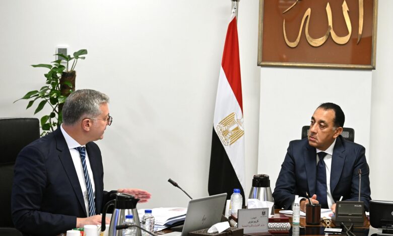 رئيس الوزراء يُتابع مع وزير البترول والثروة المعدنية عددًا من ملفات العمل