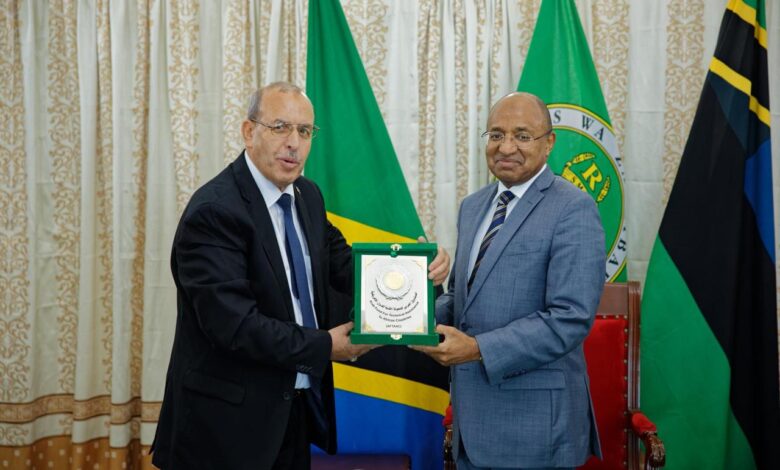 رئيس زنزبار يستقبل الأمين العام المساعد لجامعة الدول العربية مدير عام الصندوق العربي للمعونة الفنية للدول الإفريقية بقصره
