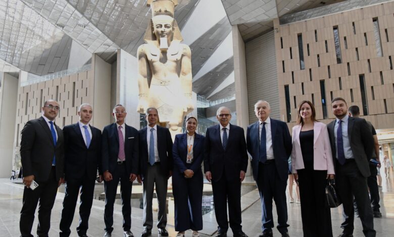 رئيس مجلس الوزراء اللبناني والوفد المرافق له يزور المتحف المصري الكبير