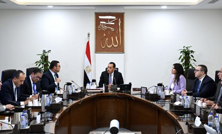 مدبولي يتابع مع وزير الإسكان موقف سكن لكل المصريين ومبادرة بيتك في مصر المقرر طرحها للمصريين بالخارج