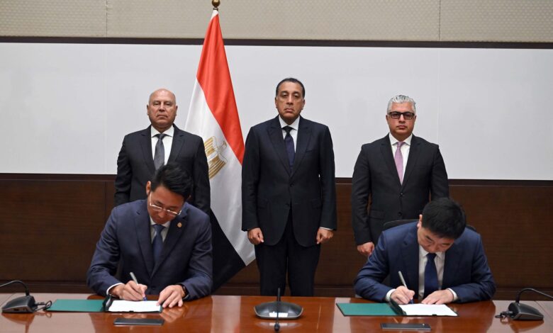 مدبولي يشهد توقيع عقد إنشاء مصنع مجموعة سايلون الصينية للإطارات بـ اقتصادية قناة السويس