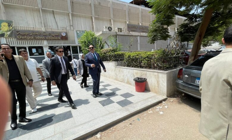 هنو يتوجه إلى مستشفى معهد ناصر لمتابعة إجراءات خروج جثمان الأديب الكبير صنع الله إبراهيم ومراسم التشييع