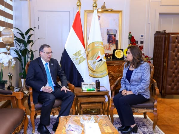 وزيرة التنمية المحلية والقائم بأعمال وزير البيئة تبحث مع رئيس الجهاز المركزي للتنظيم والإدارة مجالات التعاون المشتركة