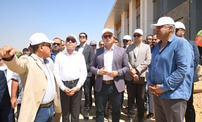 وزير الإسكان ومحافظ القاهرة يتفقدان مكونات مشروع حدائق تلال الفسطاط بمنطقة مصر القديمة