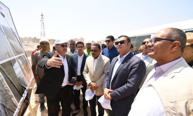 وزير الإسكان ومحافظ مطروح يتفقدان مشروع إحلال وتجديد كوبري روميل بالمحافظة