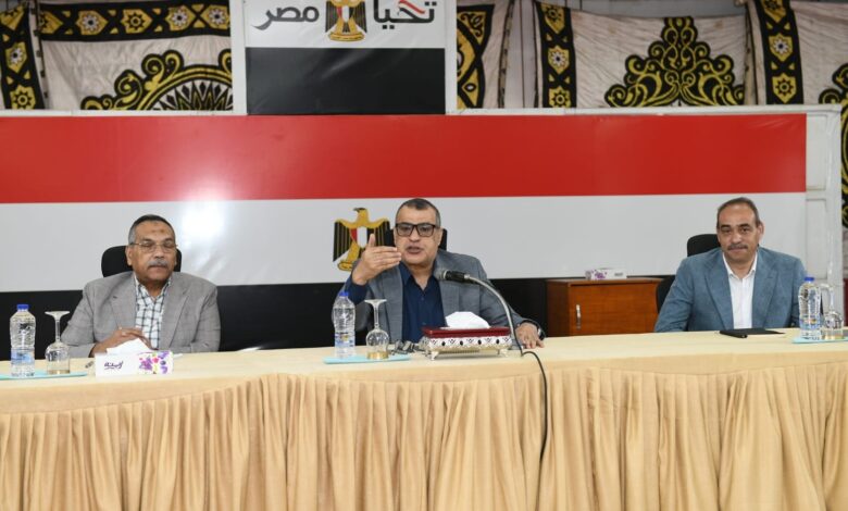 وزير الإنتاج الحربي يجتمع مع العاملين بشركة حلوان للمسبوكات (مصنع 9 الحربي)