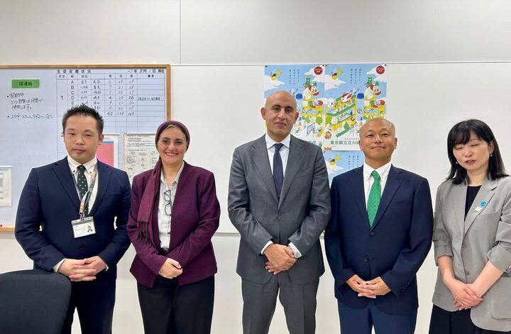 وزير التربية والتعليم يتفقد مدرسة تاتشيكاوا ميدوري بطوكيو كنموذج رائد