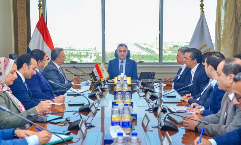 وزير التموين يجتمع مع مجموعة حسن علام القابضة لمتابعة الموقف التنفيذي لمشروع المستودع الاستراتيجي بالأقصر