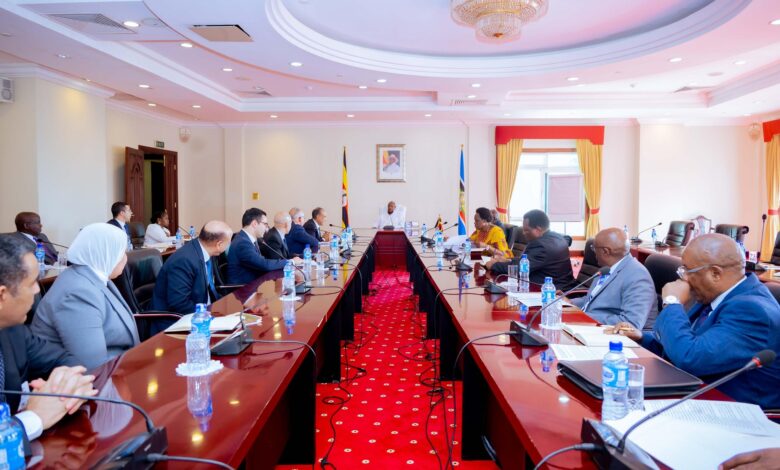 وزير الخارجية يلتقي بالرئيس الأوغندي