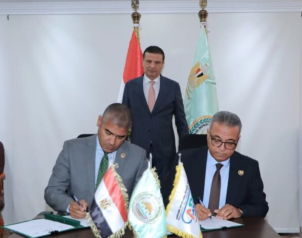 وزير الزراعة يشهد توقيع بروتوكول تعاون بين بحوث الهندسة الزراعية وهايتك للبذور لتصنيع آلات تطويش الذرة محليًا