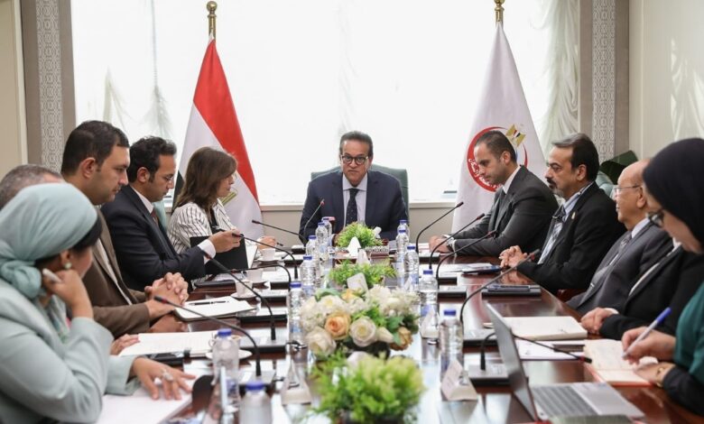 وزير الصحة يبحث مع المدير التنفيذي للأكاديمية الوطنية للتدريب تعزيز البرامج التدريبية للقطاع الصحي والقطاعات الحيوية