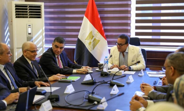 وزير الصحة يستقبل رئيس هيئة الشراء الموحد وقيادات شركة جريفلز إيجيبت لبحث تعزيز التعاون وتوطين صناعة مشتقات البلازما