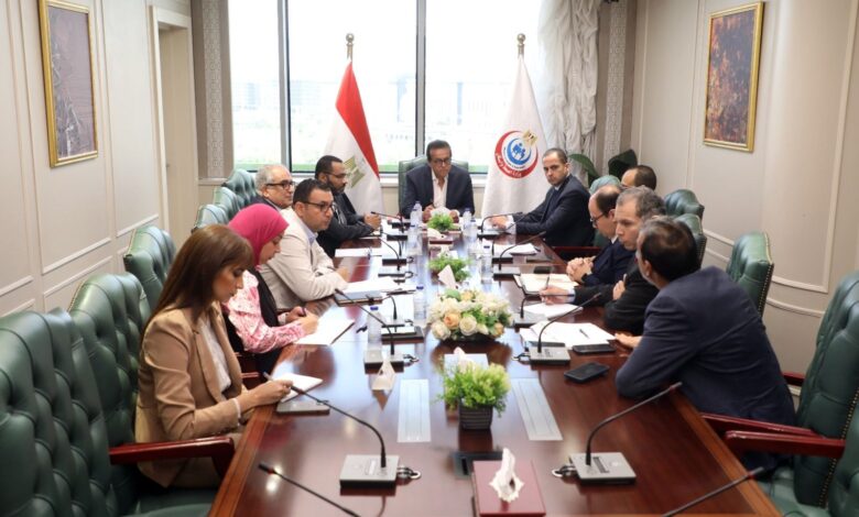 وزير الصحة يعقد اجتماعًا لمتابعة توافر مخزون آمن من الأدوية بجميع المنشآت الطبية التابعة للوزارة