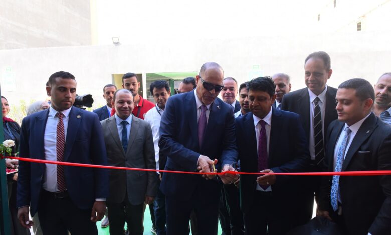 وزير العمل يفتتح صالة الإنتاج الجديدة بشركة جولدن ستارز للملابس الجاهزة بالمحمودية