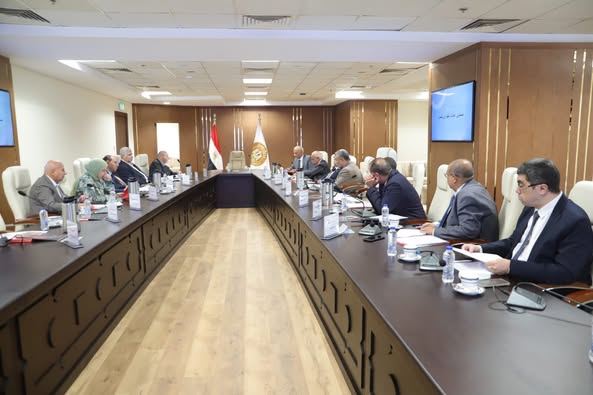 مجلس إدارة صندوق إعانات الطوارئ للعمال: ● 2 مليار و319 مليونًا و800 ألف جنيه دعمًا من "الصندوق" لـ 429 ألف و301 عاملًا فى3991 منشأة..