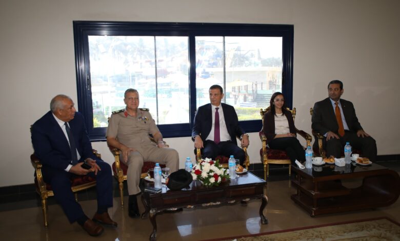 وزير الزراعة يلتقي محافظي البحيرة ودمياط والوادي الجديد ونائب رئيس الهيئة الهندسية