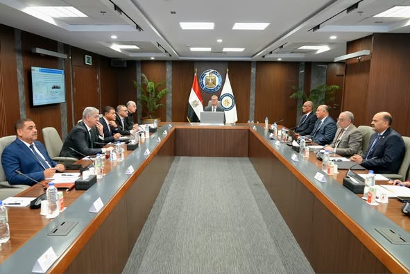 وزير البترول يعقد اجتماعًا لمتابعة الموقف التنفيذي لمشروع مجمع شركة البحر الأحمر الوطنية للبتروكيماويات المقرر إقامته بالمنطقة الاقتصادية لقناة السويس