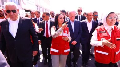 وزيرا "التضامن الاجتماعي" و"الخارجية" يصطحبان رئيس الوزراء الفلسطيني في زيارة للمركز اللوجستي للهلال الأحمر المصري بالعريش