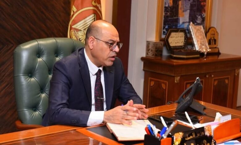 جبران الإيقاف والإحالة للنيابة لـ 2 من مفتشي العمل لاتهامهما بتلقى رشوة من شركة إلحاق عمالة