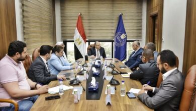 رئيس الدواء المصرية يبحث مع وفد البنك الدولي آليات توطين صناعة المستلزمات الطبية