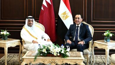 رئيس الوزراء يلتقي نظيره القطري لبحث مجالات التعاون المشترك