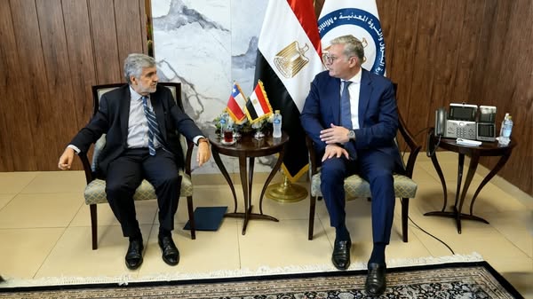 وزير البترول يستقبل سفير تشيلي ووفد مسئولي شركة إيناب سيبترول التشيلية العاملة في إنتاج البترول والغاز بمصر