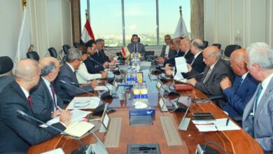 وزير التموين يجتمع مع قيادات الشركة القابضة والشركات التابعة لمتابعة توافر السلع وضبط الأسواق