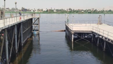 وزيرة التنمية المحلية والقائم بأعمال وزير البيئة تعلن الانتهاء من احتواء بقعة زيتية خفيفة بنهر النيل