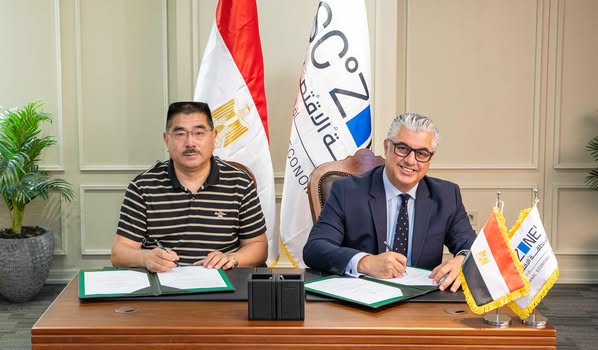 اقتصادية قناة السويس توقع عقد مشروع شوانفينج الصينية للملابس الجاهزة بالقنطرة غرب