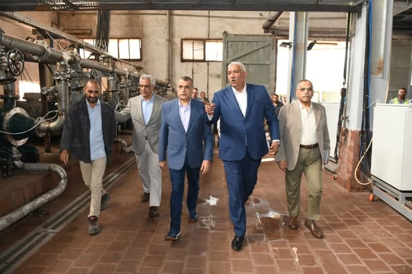 وزير الدولة للإنتاج الحربي يتابع سير العملية الإنتاجية بشركة أبو زعبل للكيماويات المتخصصة (مصنع 18 الحربي)