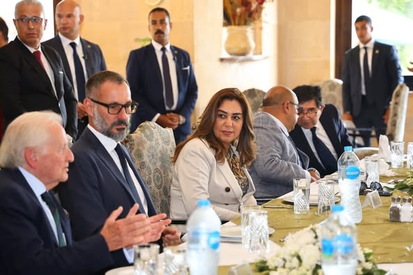 د. منال عوض تشارك في مأدبة غداء على شرف رئيس شبكة الآغا خان للتنمية