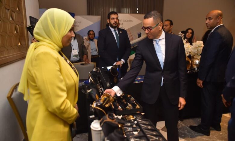 الخطيب يفتتح معرض المشروعات الصغيرة والمتوسطة
