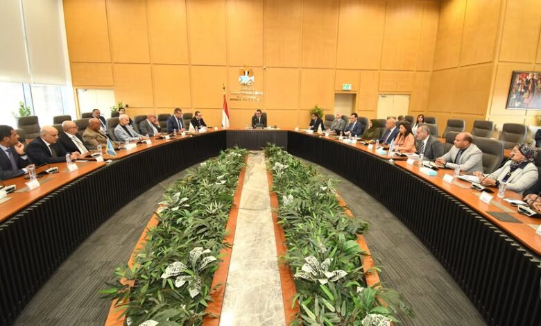 الشربيني يلتقي عددًا من كبار المطورين العقاريين لاستعراض الاستراتيجية الوطنية للعمران الأخضر