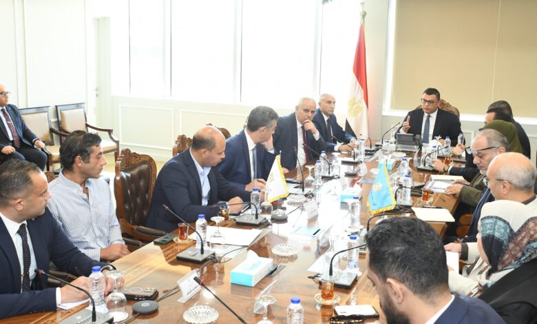 الشربيني يُتابع معدلات تسويق وتسليم عدد من المشروعات والفرص الاستثمارية بالمدن الجديدة