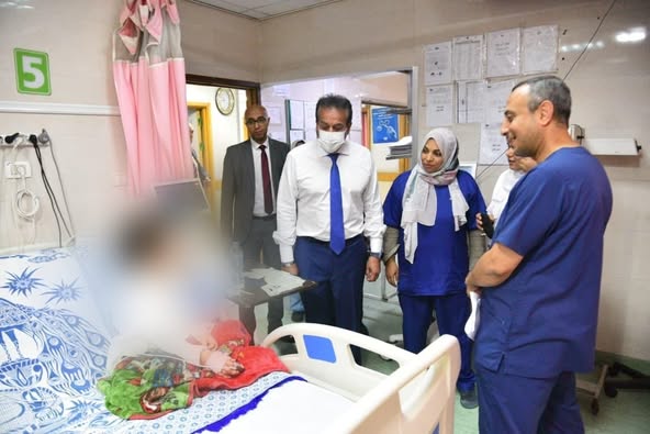 عبدالغفار يوجه بزيادة الأطباء والتخصصات الطبية لتلبية احتياجات المرضى وإنهاء عقود شركتي النظافة والأمن لقصور الأداء