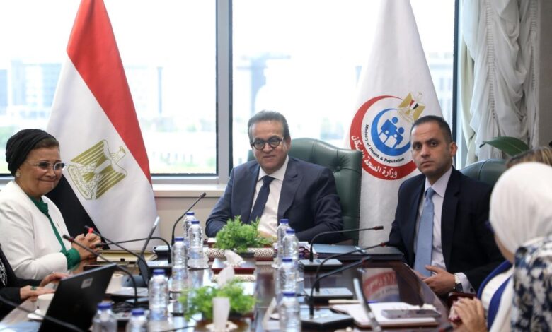 وزير الصحة يبحث مع البنك الدولي تعزيز التعاون في ملف القضية السكانية