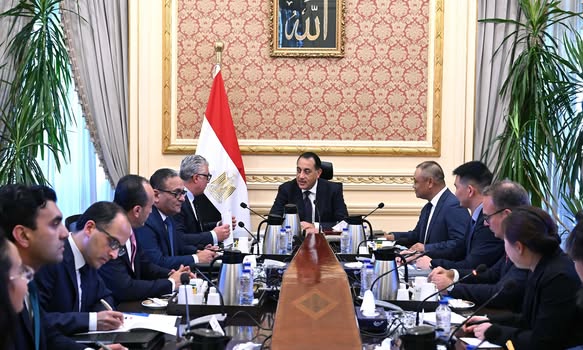 رئيس الوزراء يلتقي رئيس شركة "إيليت سولار" الصينية المُصنعة لمكونات محطات الطاقة الشمسية والرياح